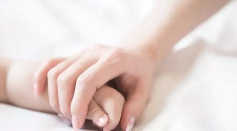 试管婴儿移植胚胎着床时间要多久？